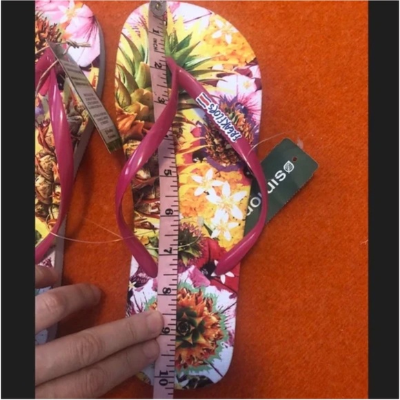 Freak Flops colourful flip flops sandals with flowers and pineapples NWT - Picture 6 of 6